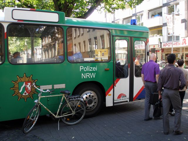 Policajny bus v centre